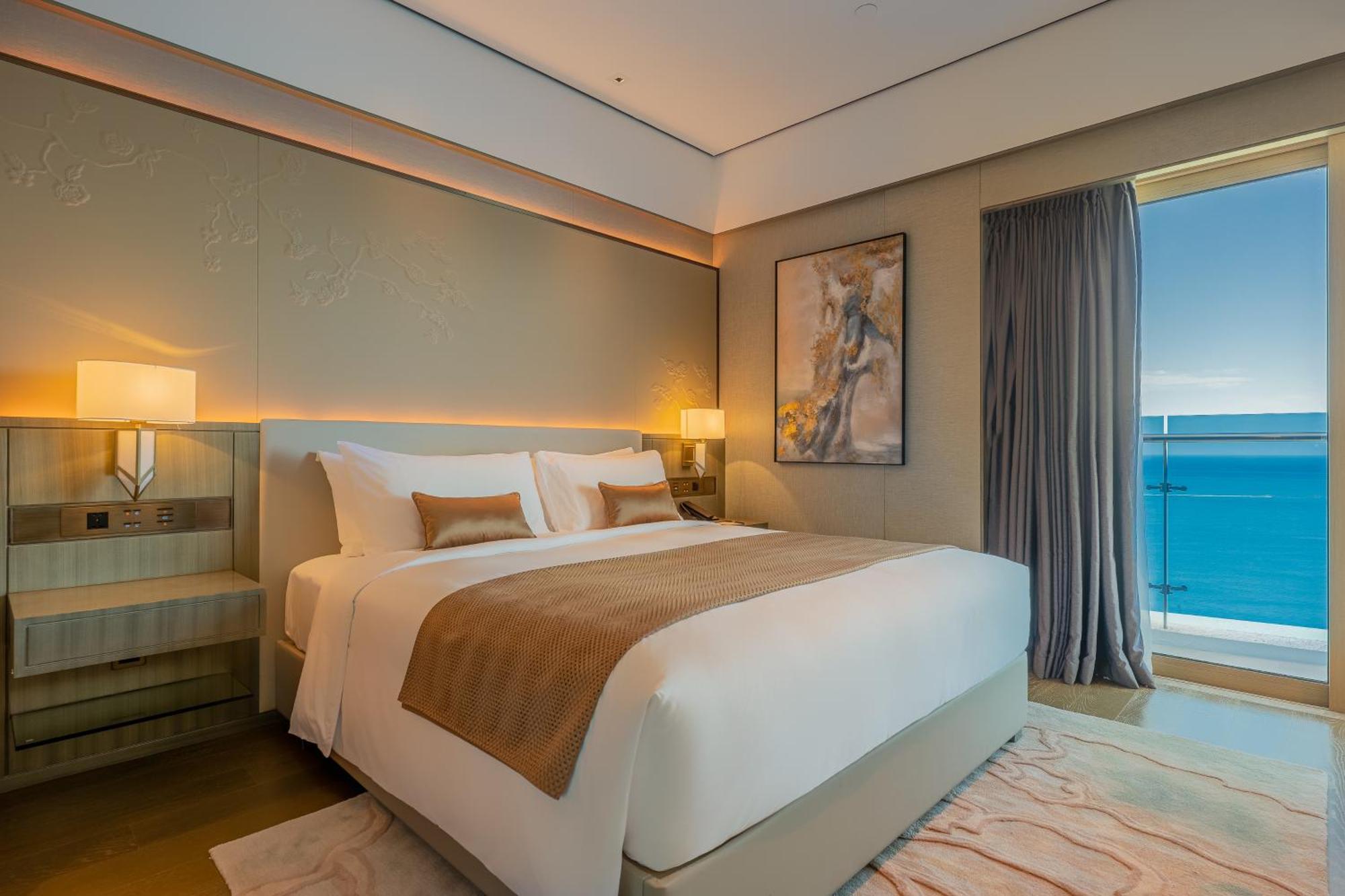Howard Johnson Plaza By Wyndham Blue Bay 5*