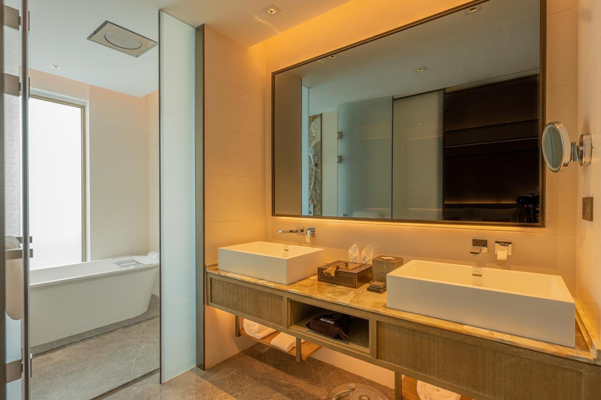 Howard Johnson Plaza By Wyndham Blue Bay 5* Sihanoukville